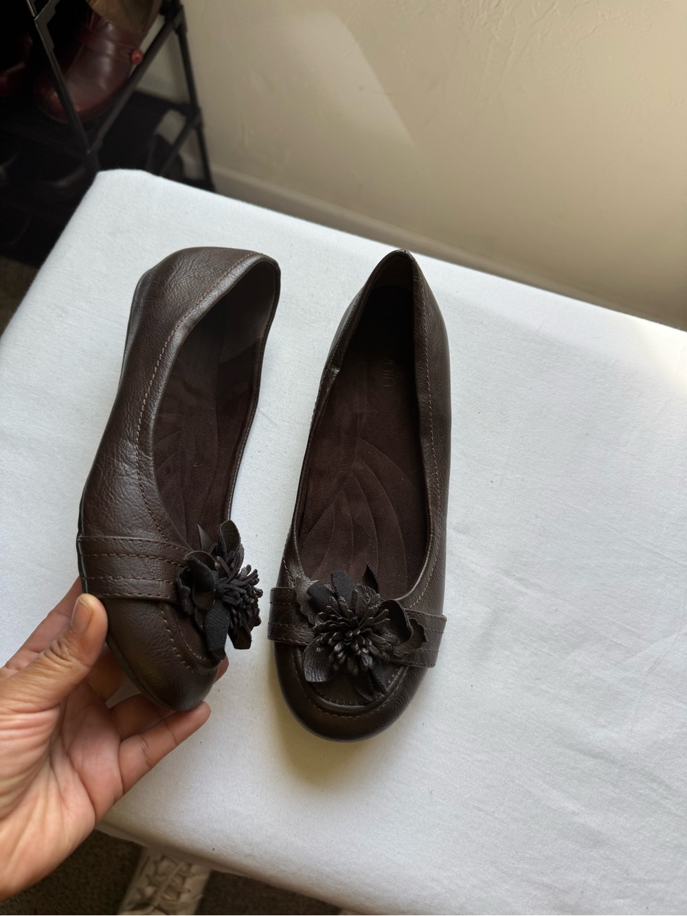 Y2K Reclaimed Vintage Chocolate brown ballet flats with floral detail🤎🌼 Size 7.5